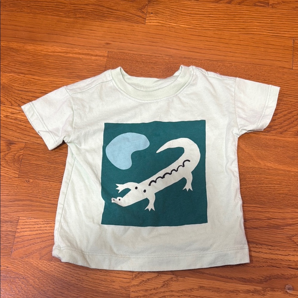 Hanna Andersson Cream Short Sleeve Tee with Crocodile Graphic